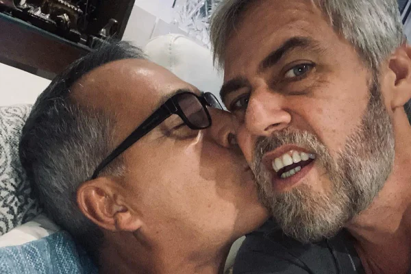 Quem é o marido de Anderson Muller, ator alvo de ataques homofóbicos
