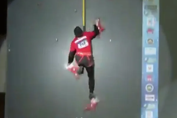 Vídeo: “Mulher-aranha” escala 15 metros em menos de 7 segundos