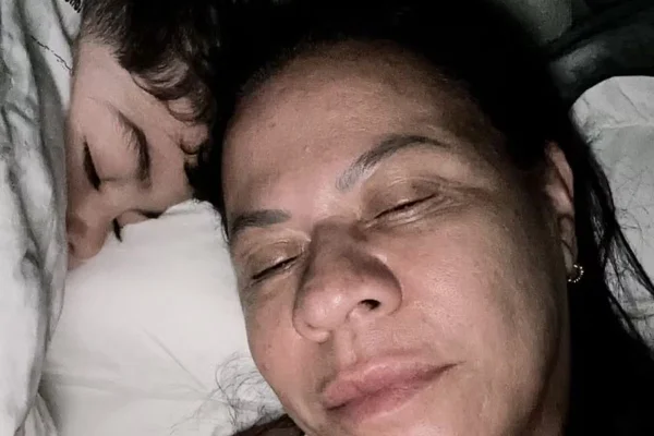 Foto colorida de Dona Ruth e Leo - Metrópoles