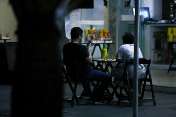 Bares e restaurantes pedem ampliação de horário de funcionamento no DF