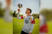 Camisa da Seleção da Alemanha, que tem quatro conquistas (estrelas) Camisa da Seleção da Alemanha, que tem quatro conquistas (estrelas)