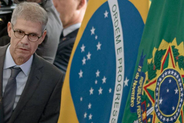 Imagem colorida do ministro Sidônio Palmeira - Metrópoles