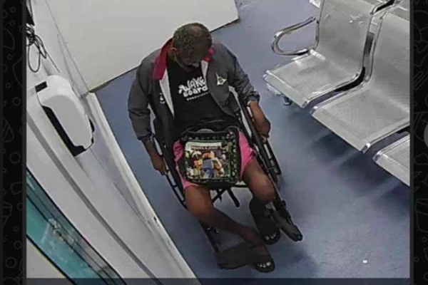 Novas imagens mostram homem antes de morrer dentro de UPA