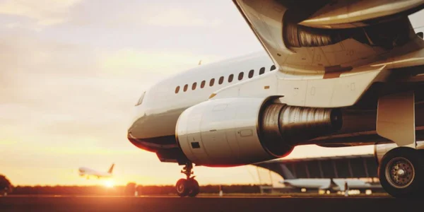Fotografia colorida mostrando avião em pista de aeroporto-Metrópoles