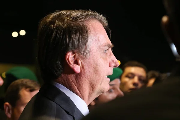 Bolsonaro anuncia a deputados saída do PSL