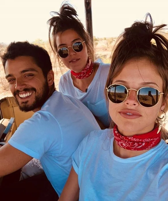 Ele está acompanhado de Agatha Moreira Ele está acompanhado de Agatha Moreira