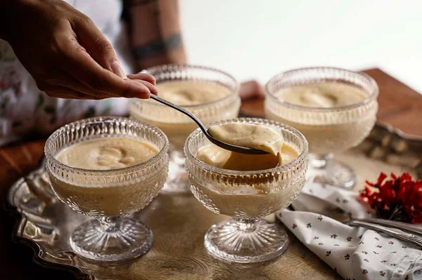Deliciosa e refrescante: aprenda a fazer uma mousse de maracujá