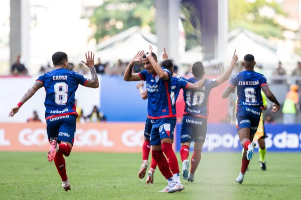 Diretor do Manchester City elogia Bahia e Ceni: “Trabalho maravilhoso”