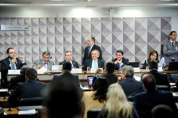 Áudio pornô atrapalha comissão do impeachment no Senado