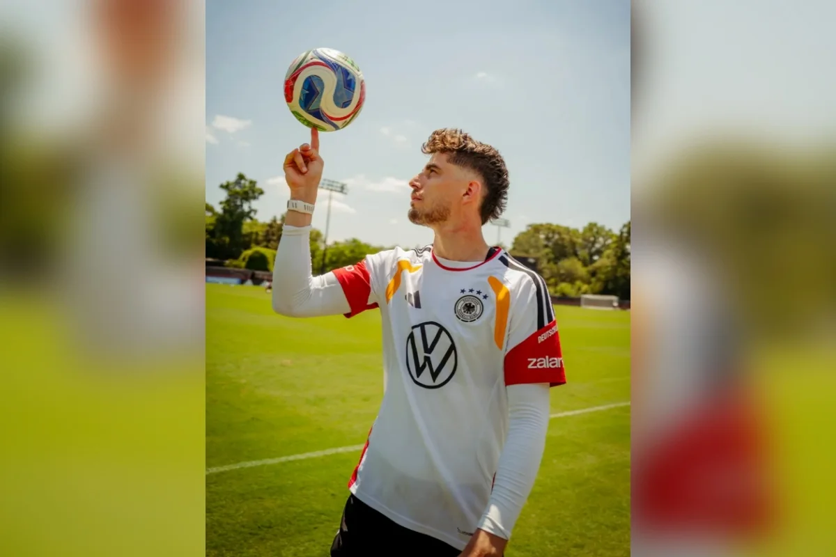 Camisa da Seleção da Alemanha, que tem quatro conquistas (estrelas) Camisa da Seleção da Alemanha, que tem quatro conquistas (estrelas)