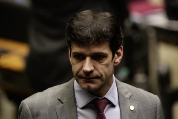 Ex-ministro de Bolsonaro deixa de votar sobre voto impresso