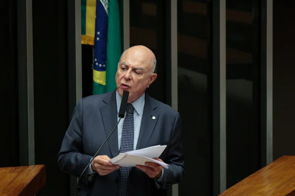 Terras raras: Câmara aprova PL na véspera de encontro entre Lula e Trump