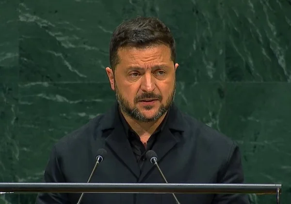 Imagem colorida mostra presidente Zelensky - Metrópoles