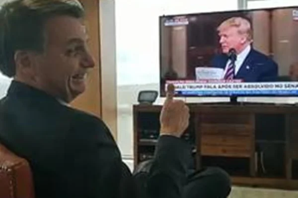 Bolsonaro compara imprensa dos EUA à brasileira: “Mesma coisa”