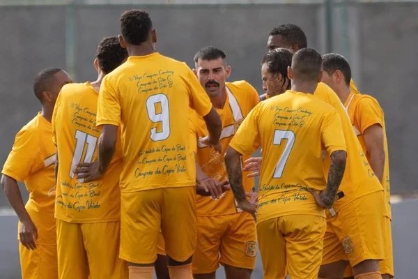 Brasiliense goleia o Ceilândia na estreia do técnico Celso Teixeira