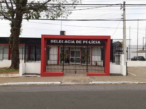 imagem colorida da fachada da delegacia da Policia Civil de Itu - Metrópoles