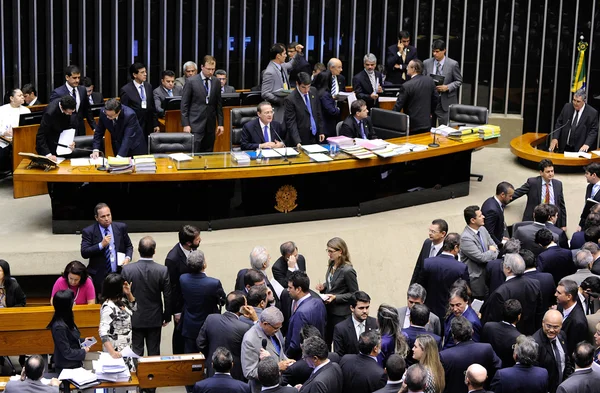 Ministério Público pede a senadores que demitam parentes até quarto grau