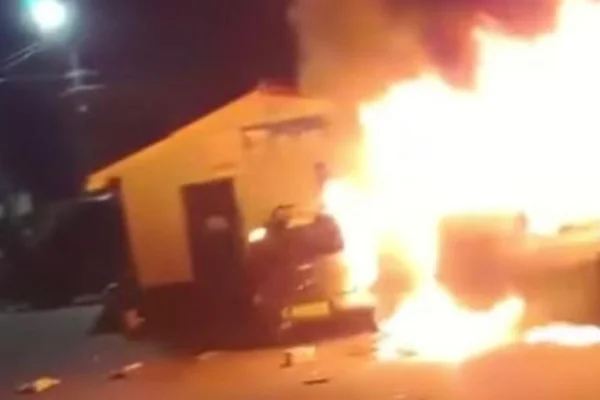 Ataques de criminosos aumentam rastro de destruição em Manaus