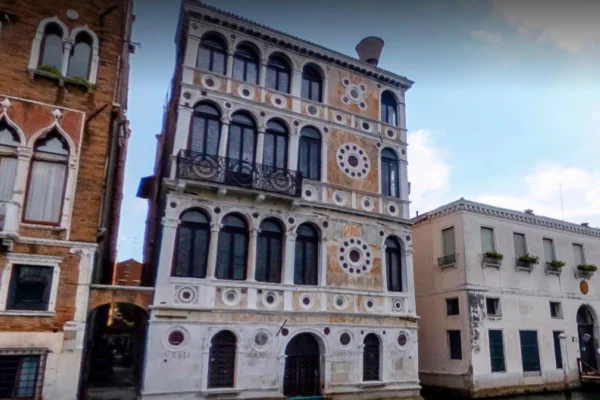 Imagem colorida de Palazzo Dario, o "Palácio Maldito" - Metrópoles