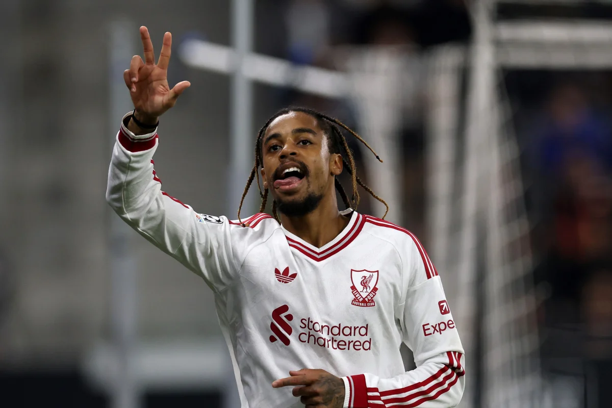 Barcola faz três e Liverpool vence LASK na Champions em jogo de nove gols