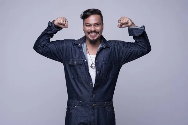 Vocalista do Sorriso Maroto agradece apoio de fãs após cirurgia