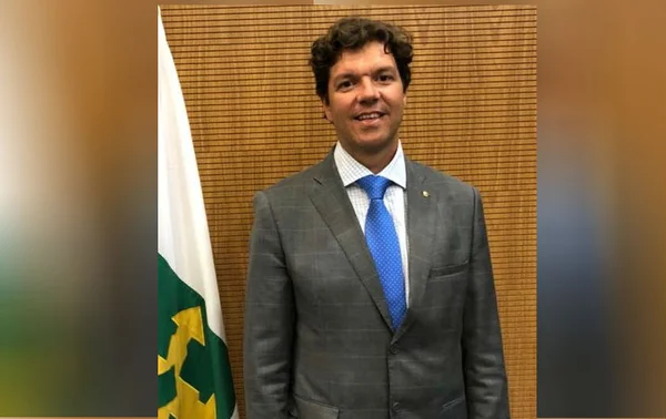 Wesley Safadão faz homenagem a Gabriel Diniz durante show no Recife
