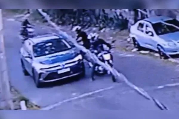 Imagens mostram momento em que pai é assassinado na frente do filho