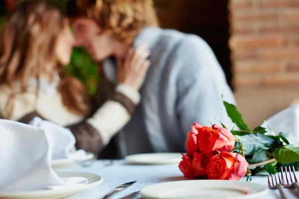 Jovens trocam sexo casual por encontros mais profundos, diz pesquisa