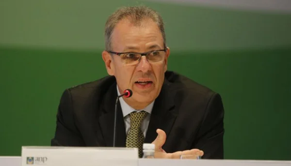 Ministro descarta racionamento de energia