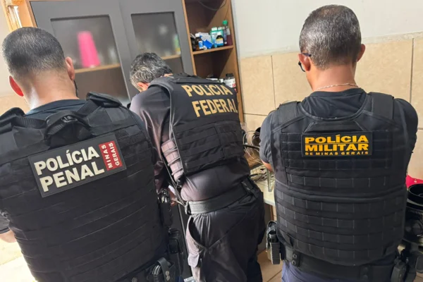 Polícia Federal desmonta esquema de tráfico liderado por pai e filho