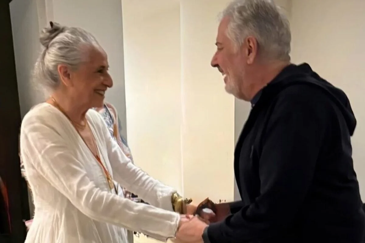 Imagem colorida de Maria Bethânia e Roberto de Carvalho - Metrópoles