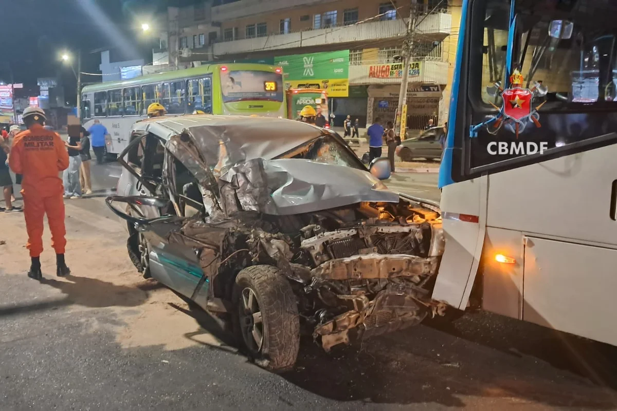 Acidente na Hélio Prates Envolve Dois Ônibus e Carro, Uma Vítima Atendida