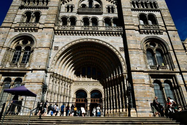 visão externa do Museu de História Natural de Londres