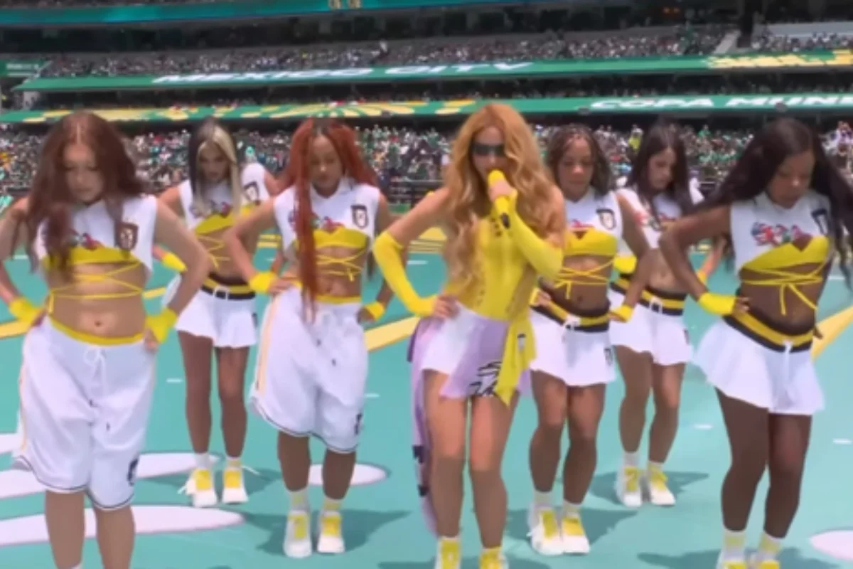 Shakira em show de abertua na Copa do Mundo. Shakira em show de abertua na Copa do Mundo.