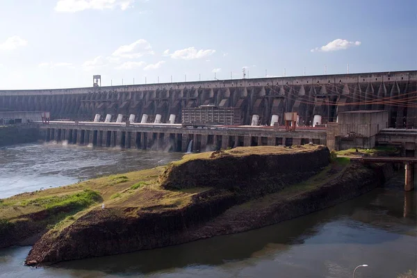 Com Itaipu no centro de crise, Bolsonaro nomeia militar como diretor