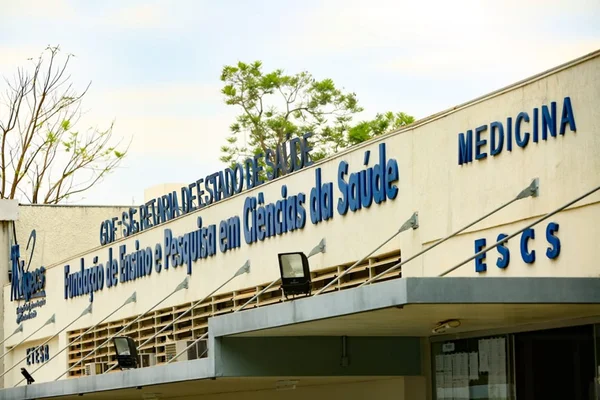 Fachada da Escola de Saúde do DF