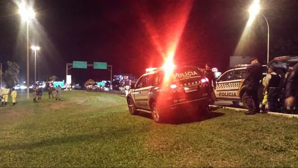 Vídeo: dono de comércio reage a assalto e troca tiros com ladrão no DF