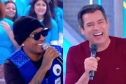 Leizinho, da Turma do Pagode, solta palavrão ao vivo no Passa ou Repassa