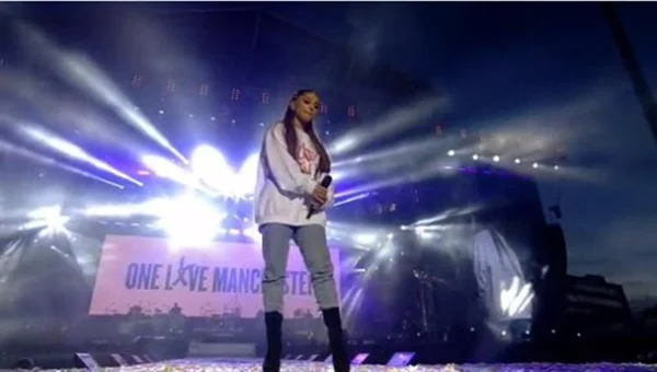 60 mil pessoas vão ao show beneficente em Londres com Ariana Grande