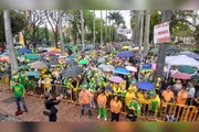 Manifestantes pedem que Moraes vá para a cadeia Manifestantes pedem que Moraes vá para a cadeia