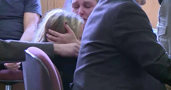 Menina de 10 anos é condenada pela morte de bebê de 6 meses