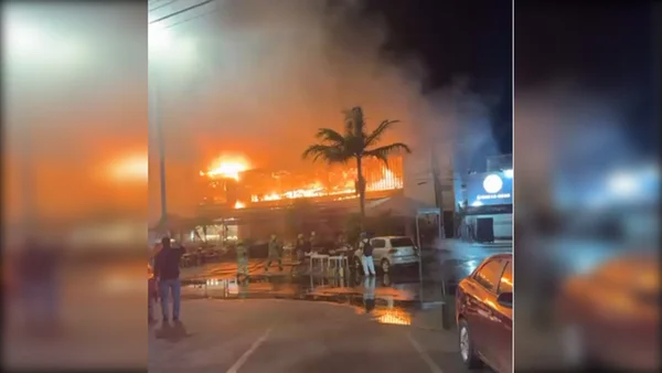 Estabelecimento pegando fogo - Metrópoles