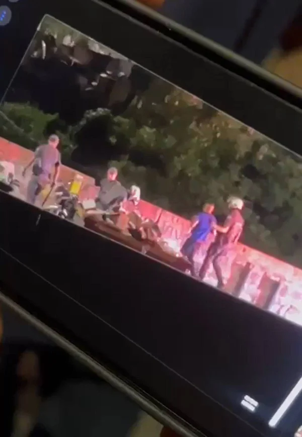 PM foi flagrado nessa segunda (2/12) jogando um homem em um córrego do alto de uma ponte em Cidade Ademar, na zona sul de SP - Metrópoles