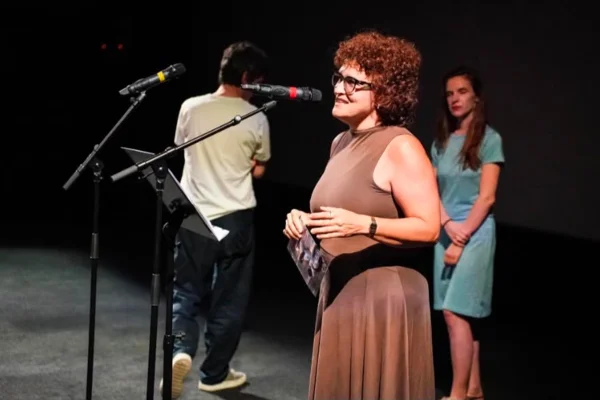 Denise Vieira transforma Ceilândia distópica em filme premiado na França