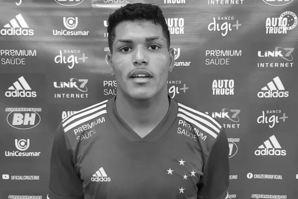 Imagem do ex-zagueiro João Victor