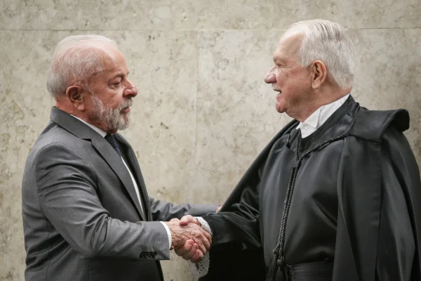 Lula recebe alerta para baixar o tom e evitar confronto com Supremo