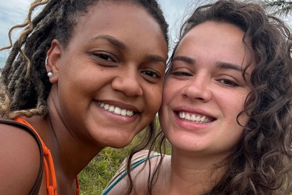 Foto colorida de Jessi Alves e Sté Frick - Metrópoles