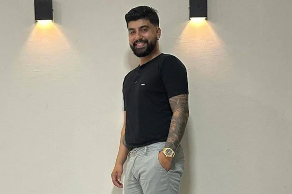 Motociclista desvia de carro, cai e morre atropelado pelos bombeiros