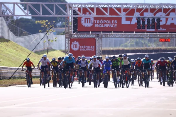 Foto colorida do Mountain Bike do Metrópoles Endurance Ciclismo - Metrópoles
