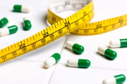 Por isso, só devem ser consumidos quando há indicação médica. Entre os riscos do uso indiscriminado estão dependência química, efeito sanfona e alterações gastrointestinais, cardíacas e renais
